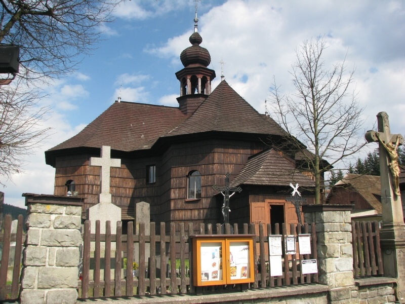 Dřevěný kostel Panny Marie Sněžné ve Velkých Karlovicích